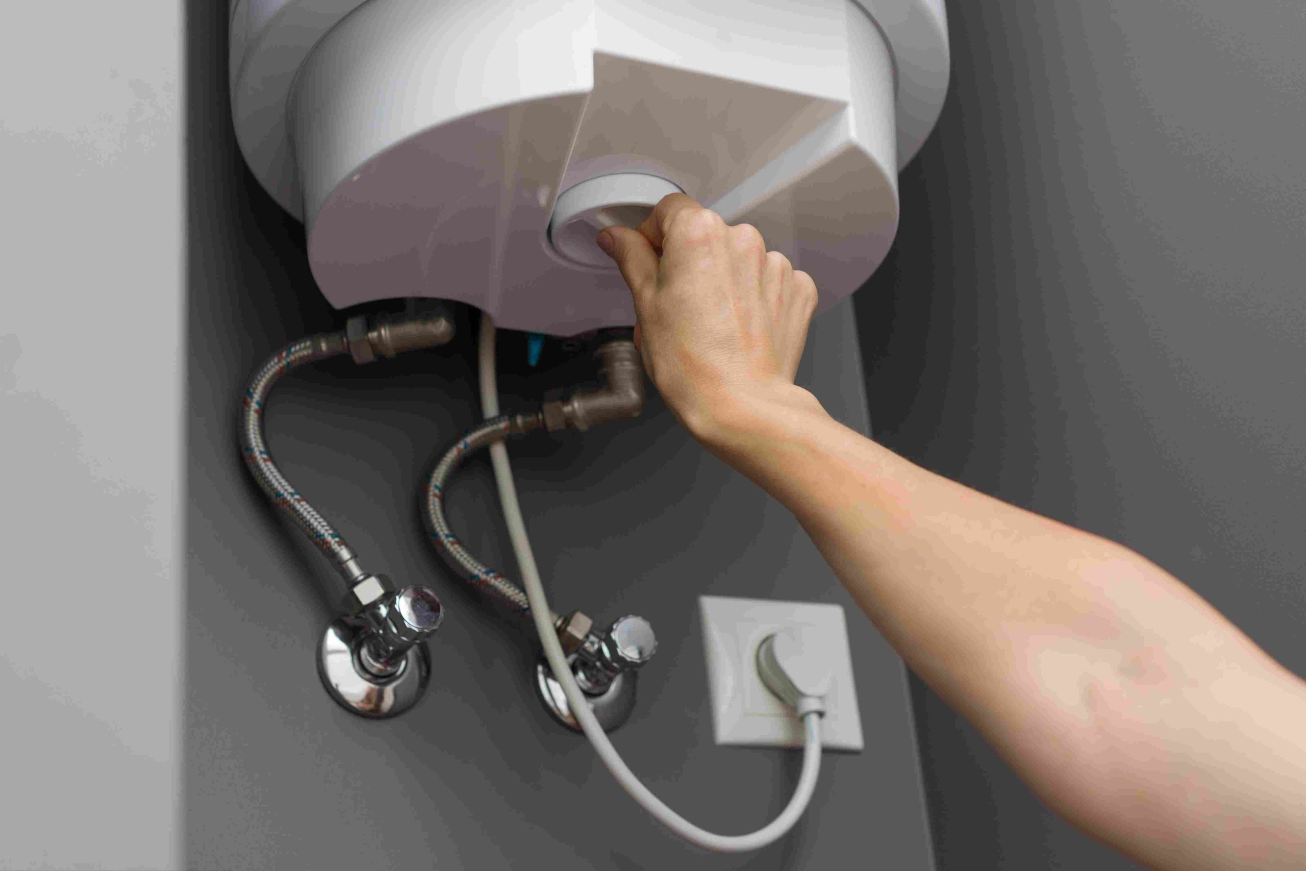 how to keep water heater from freezing
